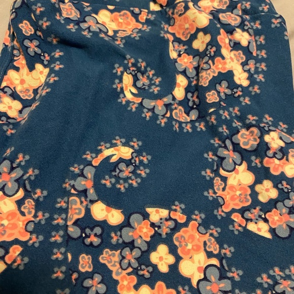 LuLaRoe leggings tall/curvy - Picture 2 of 3